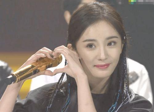 明星比爱心,爱心传递，星光熠熠