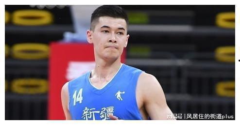 新疆队球员照片,激情赛场，勇攀高峰