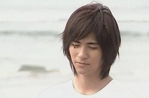 周渝民银雪照片,浪漫冬日，暖男魅力尽显